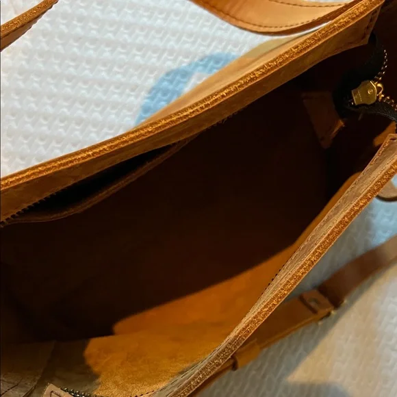 Portland Leather Goods Dakota Triangle Bag - Picture 8 of 10